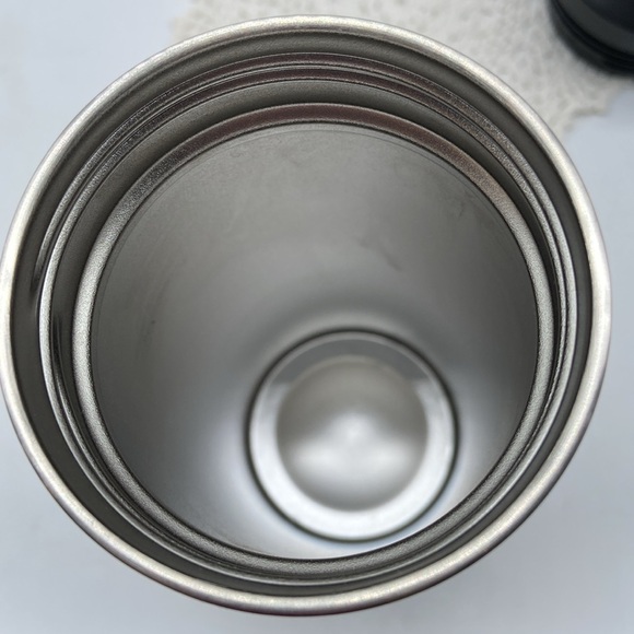 Yeti Stainless Steel Beverage Bottle Travel - Picture 4 of 6